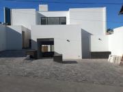 CASA EN VENTA CONSTRUIDA EN GRAN JARDÍN LEÓN GUANAJUATO