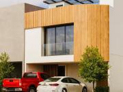 BELLA CASA EN VENTA COTO SIVEC CAPITAL NORTE ZAPOPAN