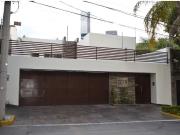 Casa en venta Country Club con alberca uso de suelo mixto