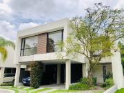 CASA EN VENTA CUMBAYA CENTRO