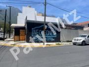 CASA EN VENTA CUMBRES 5 SECTOR EN ESQUINA UNA PLANTA