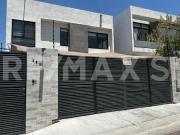 CASA EN VENTA CUMBRES DEL LAGO