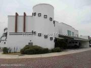 Casa en venta / Cumbres del Lago / En esquina / De Autor...