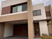 CASA EN VENTA CUMBRES DEL LAGO JURIQUILLA
