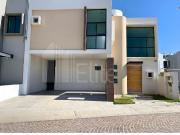 CASA EN VENTA CUMBRES DEL LAGO QUERETARO