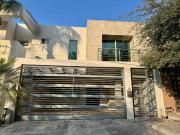 CASA EN VENTA CUMBRES ELITE FRENTE A PARQUE