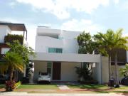 Casa en Venta Cumbres Residencial en Cancún. Q. Roo
