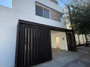 Casa en Venta Cumbres San Agustin Privada Francia con...