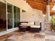 Casa en Cumbres Tulipanes, Privada con Alberca,...