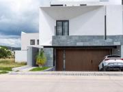 CASA EN VENTA DE 232MT EN VALLE DEL MOLINO B 3 HABITAC....