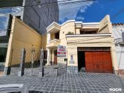 Casa en venta de 10 ambinetes c/ cochera en Centro de Jujuy