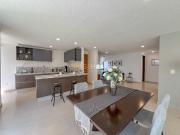 Casa en venta de 1 nivel con gran jardín en Cumbres del Lago