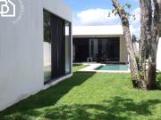 Casa en venta de 1 piso con alberca en privada con...