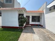 Casa en venta de 1 piso en fraccionamiento Floresta
