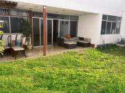 CASA EN VENTA DE 220 M2 SAN BORJA CON JARDIN INTERIOR,...