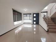 Casa en venta de 220m2 en Pusuqui cerca a la escuela de...