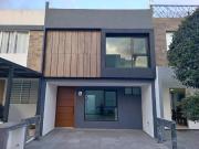CASA EN VENTA DE 2,400,000 EN CUMBRES RESIDENCIAL, JUAN...