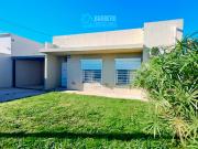 Casa en venta de 2 dormitorios c/ cochera en Eduardo Cenci