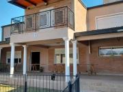 Casa en venta de 2 dormitorios c/ cochera en La Puerta
