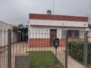 Casa en venta de 2 dormitorios c/ cochera en Lisandro Olmos