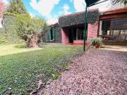 Casa en venta de 2 dormitorios c/ cochera en Roldán