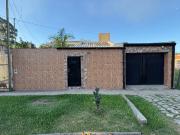 Casa en venta de 2 dormitorios con cochera y patio