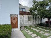 Casa en venta de 2 hab sala de TV en juriquilla Santa Fe