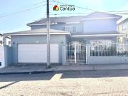 Casa en venta de 2 Niveles con Amplios Espacios •...