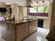 Casa en venta de 2 niveles en Paseo de las Lomas, Santa...