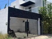 Casa en Venta de 2 niveles y 3 recamaras en SM 503