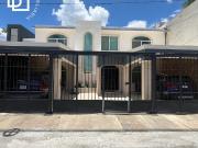 Casa en venta de 2 pisos con 3 recamaras y alberca al...