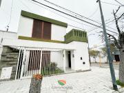 Casa en venta de 2 pisos en General Paz con cochera