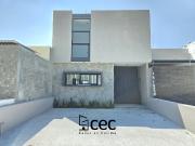 CASA EN VENTA DE 2 PLANTAS, 2 RECÁMARAS, 2.5 BAÑOS,...