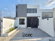 CASA EN VENTA DE 2 PLANTAS, 3 RECÁMARAS, 3 BAÑOS,...