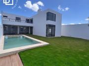 Casa en venta de 2 plantas con alberca lista entrega...