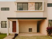 Casa en venta de 2 recámaras en privada Cumbres...