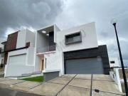 Casa en venta de 315 m2 de construcción y 268 m2 de...