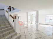 Casa en venta de 332 m2 de construcción con 4...