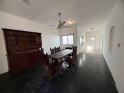 Casa en VENTA de 3 ambientes con cochera + local...