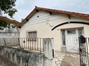 CASA EN VENTA DE 3 AMBIENTES CON LOCAL A REFACCIONAR EN...