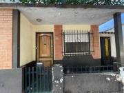 Casa en venta de 3 ambientes con patio y quincho con...
