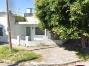Venta de Casa en esquina de 3 ambientes con cochera en...