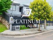 Casa en venta de 3 dormitorios c/ cochera en Grand Bourg