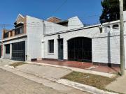 Casa en venta de 3 dormitorios, cochera y patio