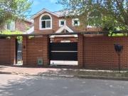 CASA EN VENTA DE 3 DORMITORIOS CON PILETA