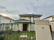 Casa En Venta De 3 Dormitorios. En Peñalolén