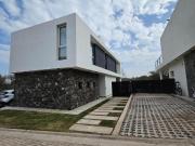 Casa en Venta de 3 Dormitorios, Hounsing Punta Golf...