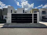 Casa en venta de 3 habitaciones en Floresta Residencial...