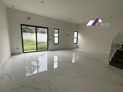 Casa en VENTA de 3 Niveles en Fracc. Brisas del Vergel...