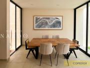 Casa en Venta de 3 niveles en Temozón Norte